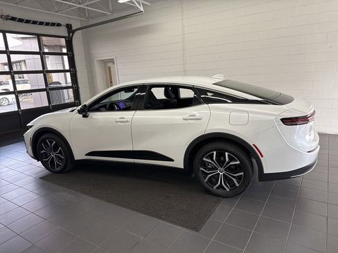 Used 2023 Toyota Crown XLE image 5