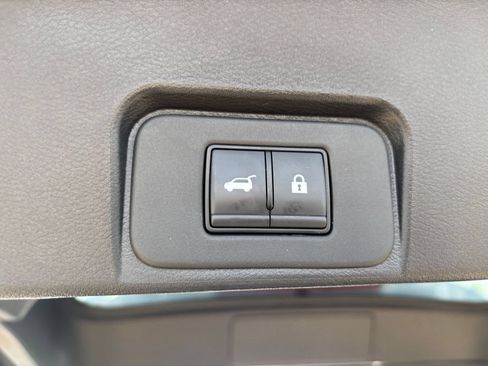Used 2025 Nissan Rogue SV FWD image 23