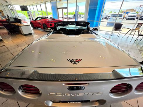 Used 2000 Chevrolet Corvette Convertible RWD image 24