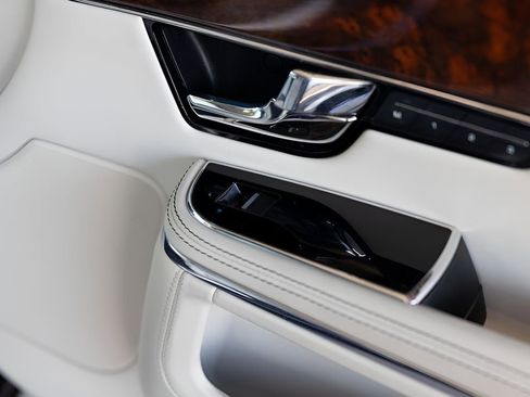 Used 2012 Jaguar XJ L RWD image 79