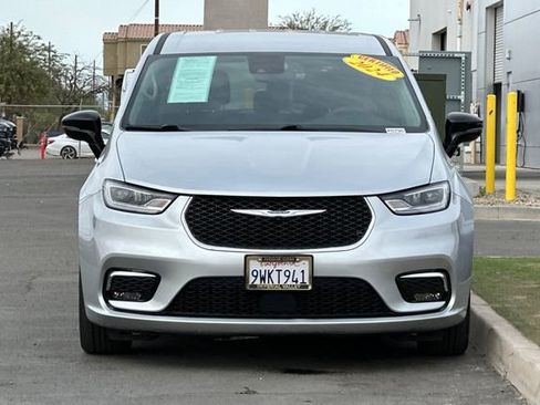 Certified 2024 Chrysler Pacifica Touring-L FWD image 13