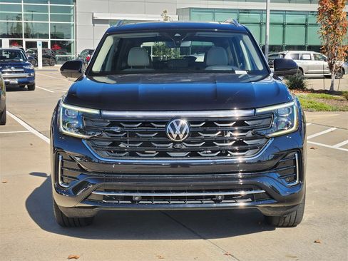 Used 2024 Volkswagen Atlas SEL Premium R-Line image 2