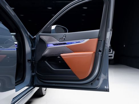 Used 2023 BMW i7 xDrive60 image 59