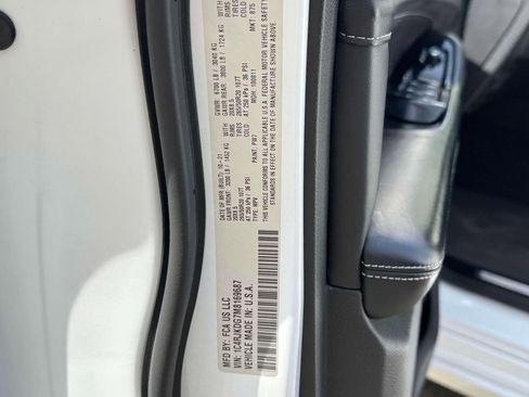 Used 2021 Jeep Grand Cherokee L Overland w/ Luxury Tech Group IV AWD/4WD image 17
