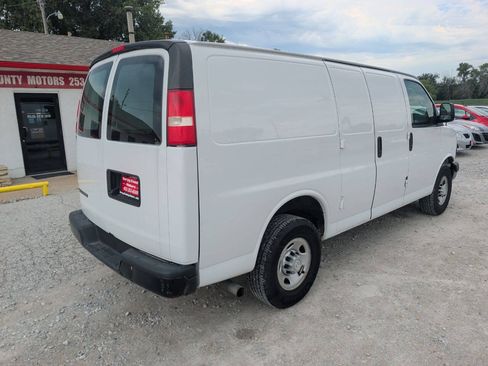 Used 2018 Chevrolet Express 2500 RWD image 3