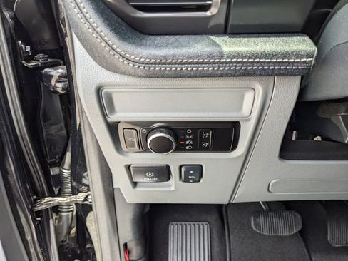 Used 2025 Ford F150 Lightning Flash AWD/4WD image 30