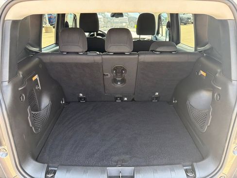 Used 2017 Jeep Renegade Latitude w/ Popular Equipment Group AWD/4WD image 18