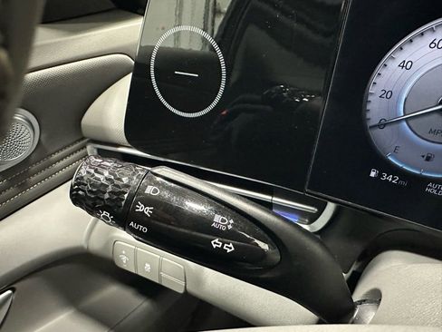 Used 2025 Hyundai Elantra SEL image 21