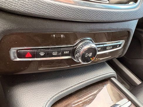 Used 2018 Volvo XC90 T6 Momentum w/ Convenience Package image 19