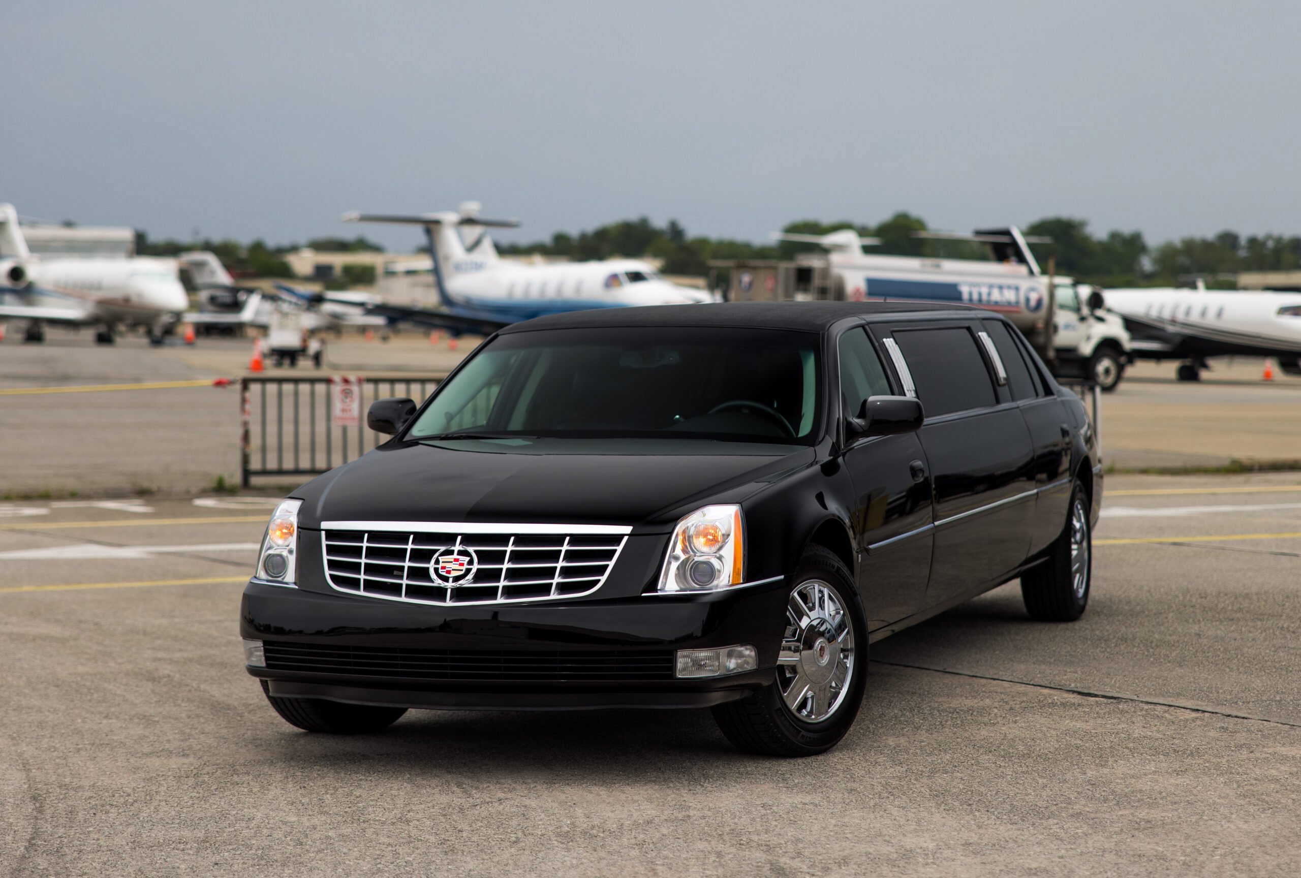 Used 2008 Cadillac DTS Limousine FWD image 1