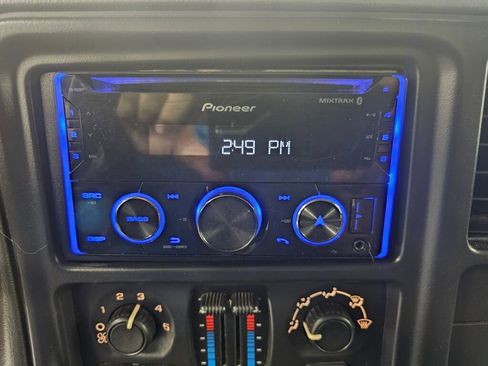 Used 2004 Chevrolet Silverado 2500 LS image 21