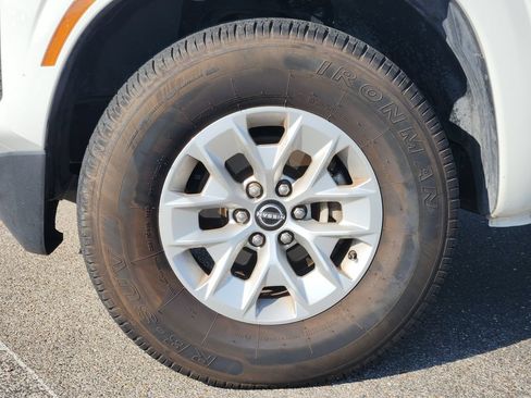 Used 2024 Nissan Frontier SV RWD image 7