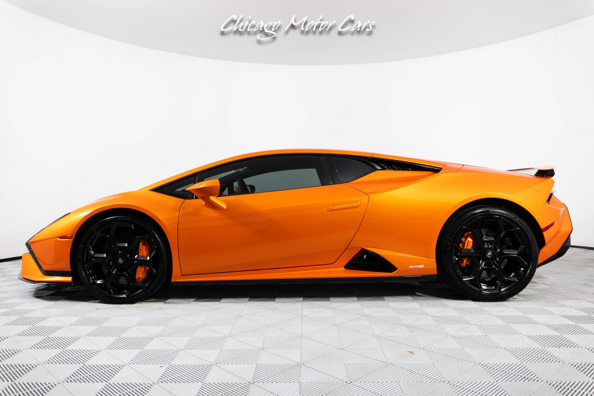 Used 2023 Lamborghini Huracan Tecnica RWD image 2