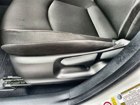 Used 2022 Toyota Prius L Eco image 31