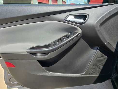 Used 2014 Ford Focus SE FWD image 13