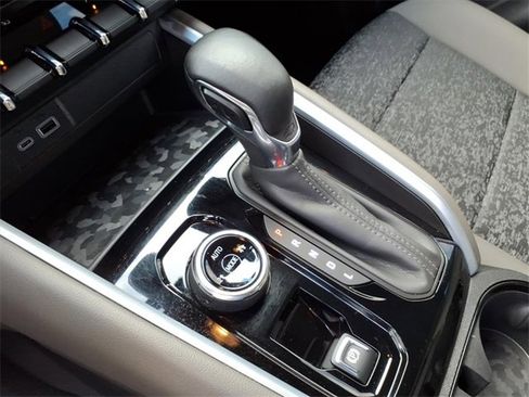 Used 2024 Chevrolet Colorado ZR2 w/ Technology Package image 22