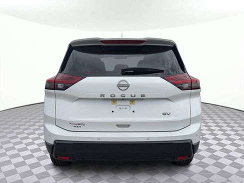 Used 2024 Nissan Rogue SV FWD image 4