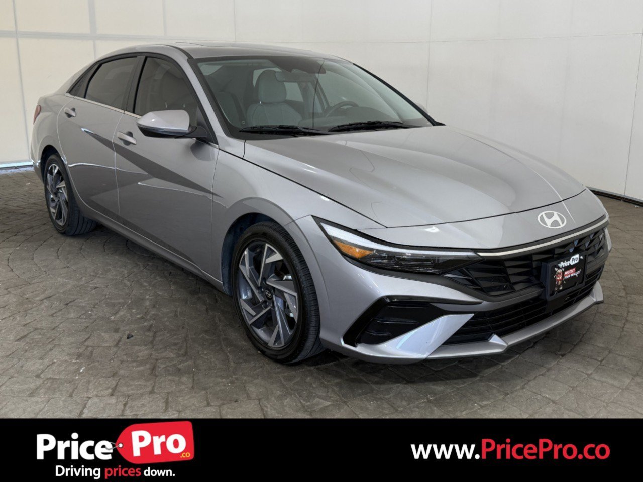 Used 2025 Hyundai Elantra Limited FWD image 1