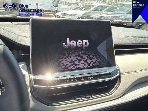 Used 2025 Jeep Compass Limited AWD/4WD image 24