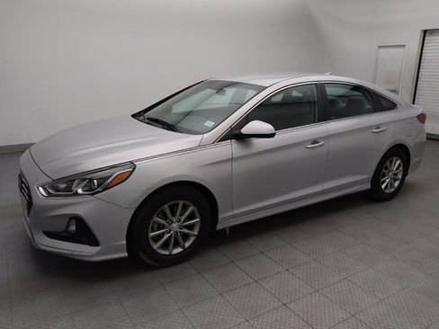 Used 2018 Hyundai Sonata SE FWD image 2