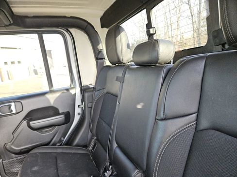 Used 2021 Jeep Gladiator Sport image 10