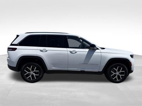 Used 2023 Jeep Grand Cherokee Limited w/ Luxury Tech Group II RWD image 25