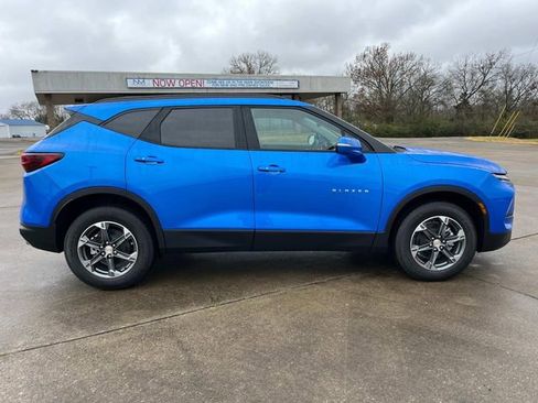 New 2025 Chevrolet Blazer LT w/ Sound & Technology Package AWD/4WD image 3