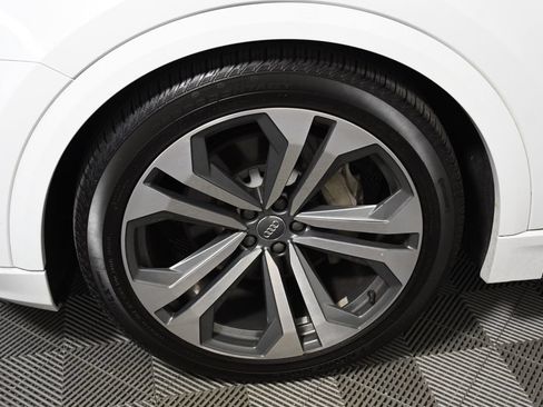 Used 2019 Audi Q8 Prestige w/ Luxury Package AWD/4WD image 11