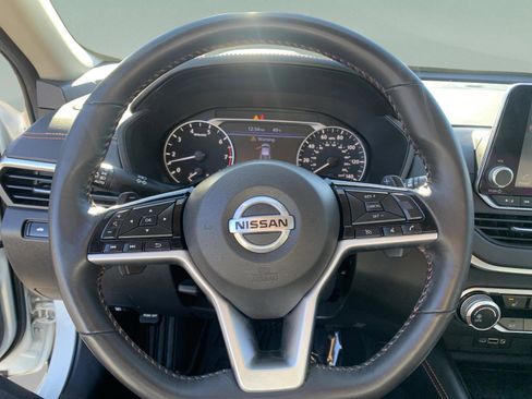 Used 2021 Nissan Altima 2.5 SR w/ SR Premium Package image 12