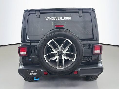 Used 2024 Jeep Wrangler Unlimited w/ Convenience Group AWD/4WD image 9