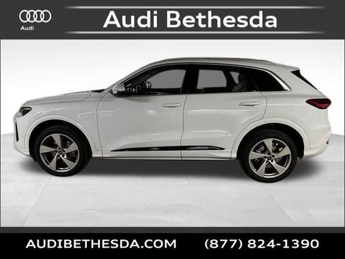 Certified 2025 Audi Q5 2.0T Premium Plus w/ Premium Plus image 4