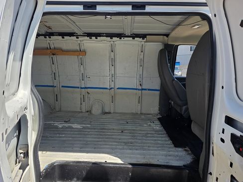 Used 2014 Chevrolet Express 2500 Extended RWD image 14