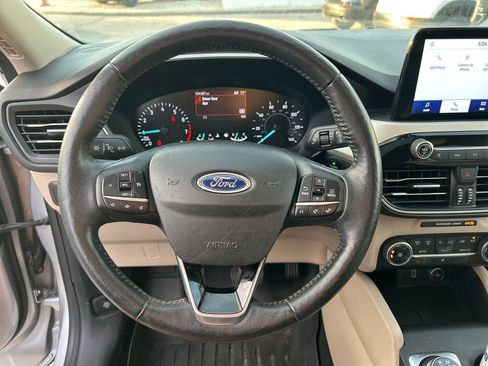 Used 2020 Ford Escape SEL image 18