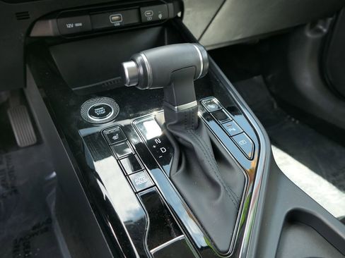 Used 2024 Kia Niro EX FWD image 19
