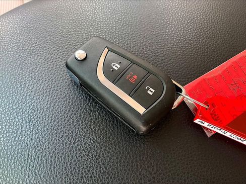 Used 2025 Toyota RAV4 LE image 32