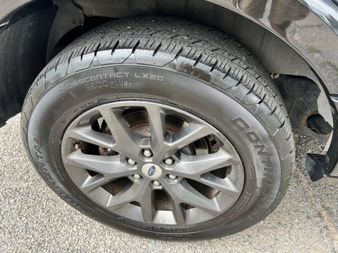 Used 2017 Ford Expedition Limited w/ Equipment Group 301A AWD/4WD image 16