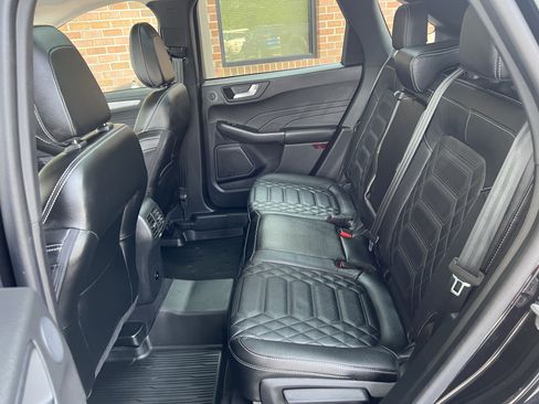 Used 2023 Ford Escape Platinum w/ Premium Technology Package AWD/4WD image 18