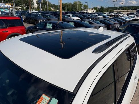 Used 2018 Jeep Grand Cherokee Trailhawk w/ Trailhawk Luxury Group AWD/4WD image 9