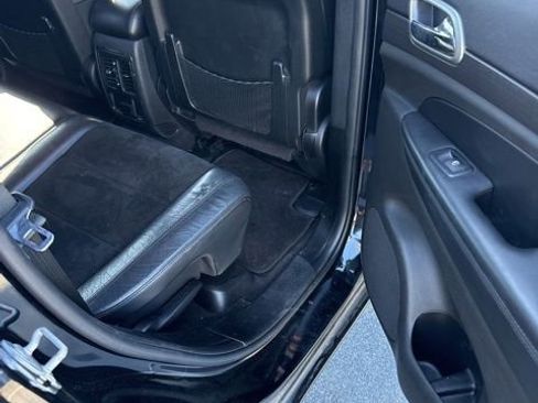 Used 2018 Jeep Grand Cherokee Altitude image 21