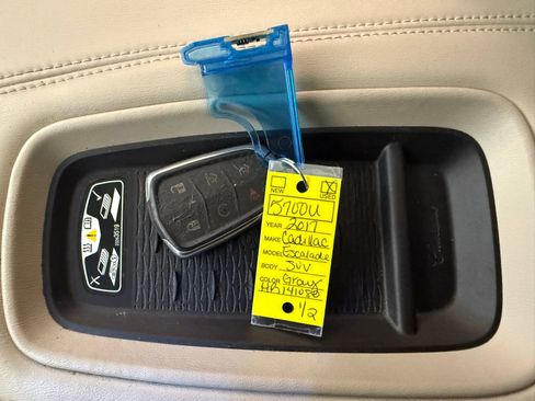 Used 2017 Cadillac Escalade Luxury image 33