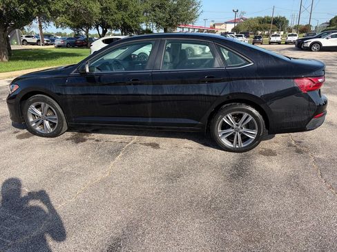 Used 2023 Volkswagen Jetta SE FWD image 5