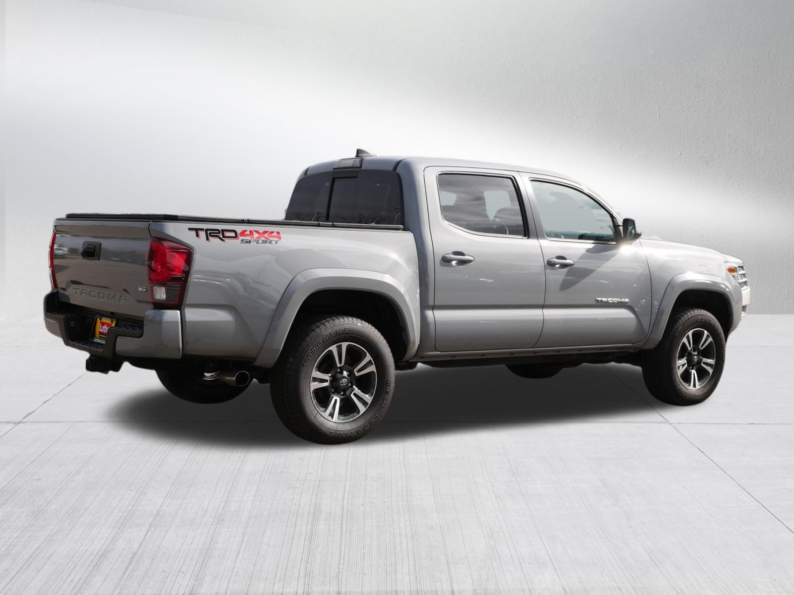 Used 2018 Toyota Tacoma TRD Sport AWD/4WD image 7