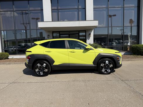 Certified 2025 Hyundai Kona SEL FWD image 3