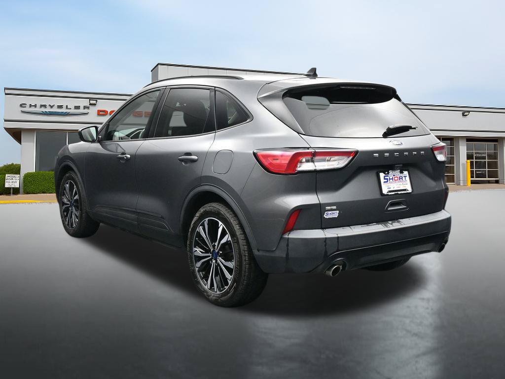 Used 2022 Ford Escape SE w/ SE Sport Appearance Package FWD image 3