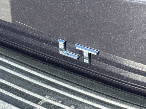 Used 2023 Chevrolet Suburban LT image 15