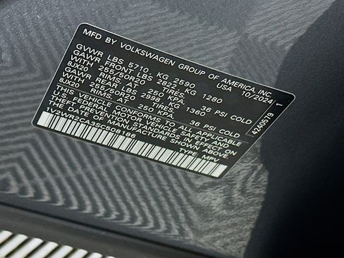 Used 2025 Volkswagen Atlas SE image 12