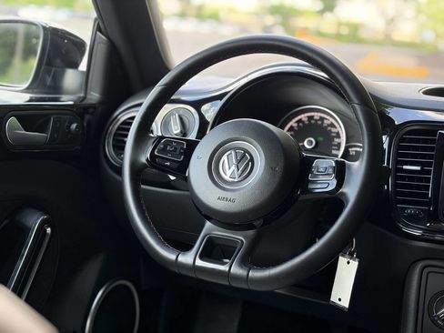 Used 2015 Volkswagen Beetle 1.8T Classic FWD image 19