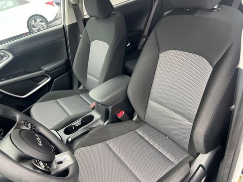 Used 2025 Kia Soul LX w/ Option Group 015 image 30