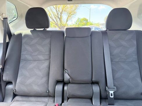 Used 2016 Nissan Rogue SV w/ SV Premium Package AWD/4WD image 11