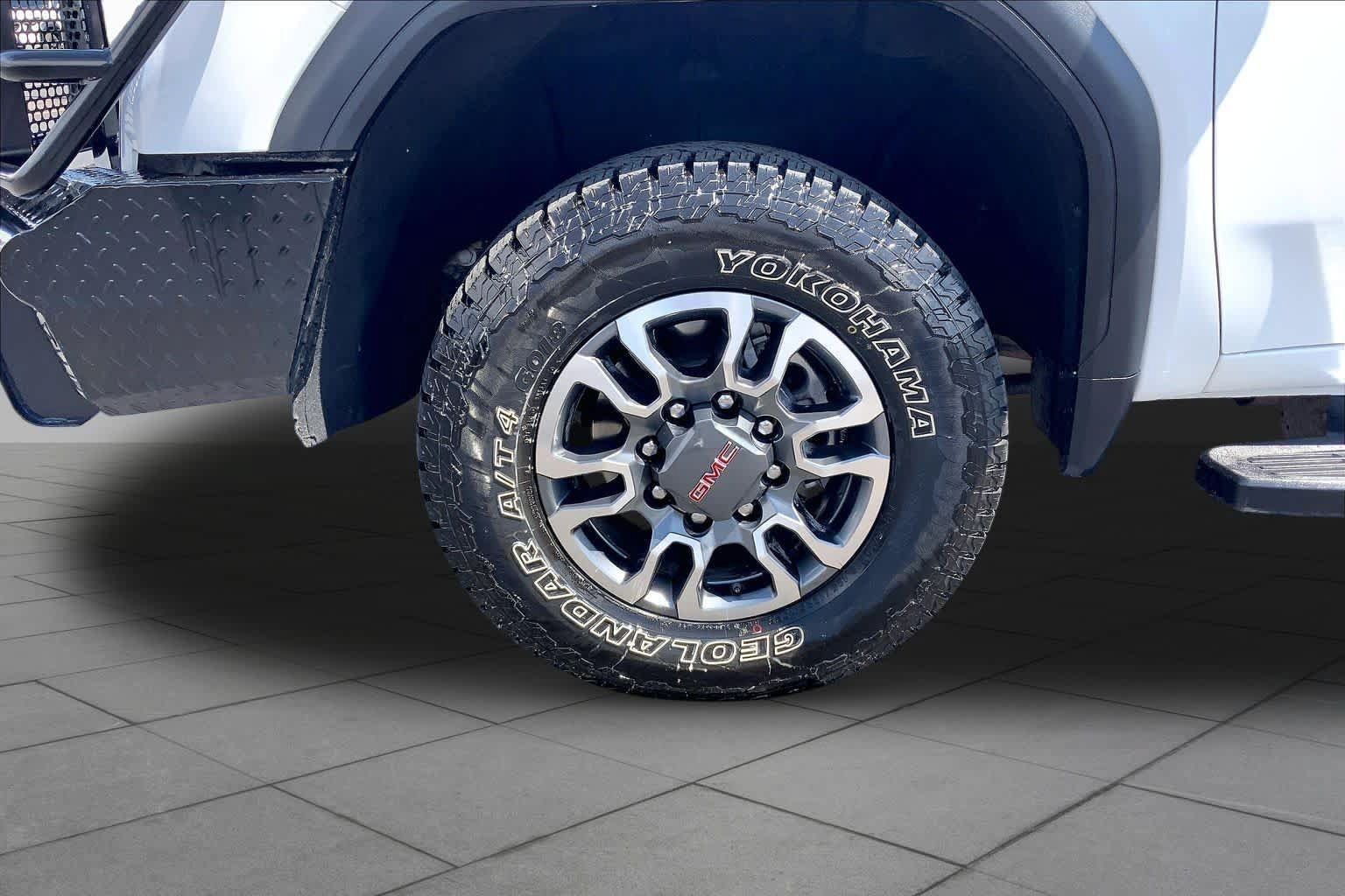 Used 2024 GMC Sierra 2500 SLE w/ SLE Value Package; AWD/4WD image 11